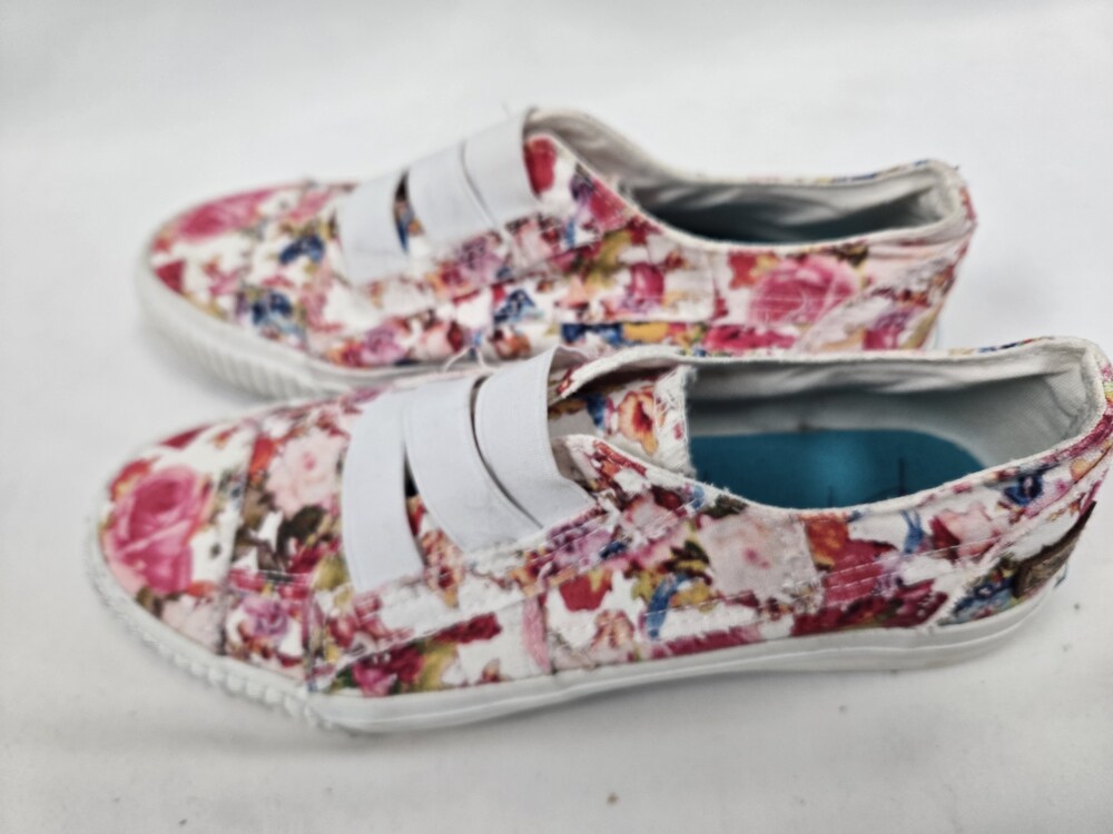 New never been worn 7 women Blowfish Malibu casual sneaker
